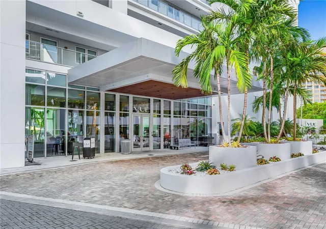 Photo 1 of Condo for sale at 1155 N Gulfstream Ave #208, Sarasota, FL 34236 | MLS# A4709150 | Listing updated on 2026-10-20