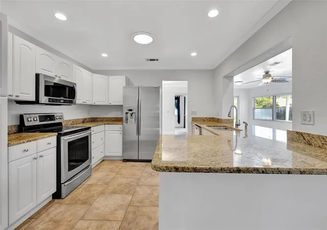 Photo 4 of Single family home for sale at 2851 Hardee Dr, Sarasota, FL 34231 | MLS# TB8556877 | Listing updated on 2026-10-10