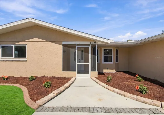 Photo 2 of Single family home for sale at 1105 Gulf Coast Blvd, Venice, FL 34285 | MLS# C7531843 | Listing updated on 2026-10-13