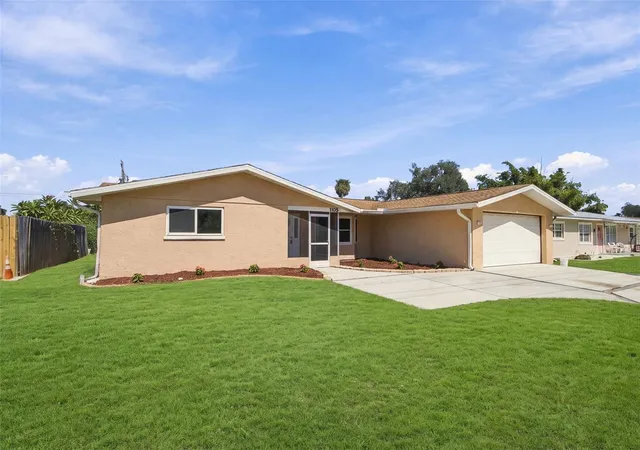 Photo 3 of Single family home for sale at 1105 Gulf Coast Blvd, Venice, FL 34285 | MLS# C7531843 | Listing updated on 2026-10-13