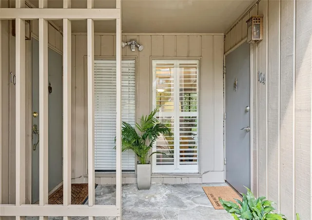 Listing Photo 1 - Condo for sale in building located at 104 Crown Oaks Wy, Longwood, FL 32779 - Unit #104