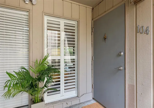 Photo 3 of Condo for sale at 104 Crown Oaks Way #104, Longwood, FL 32779 | MLS# O6448932 | Listing updated on 2026-10-10