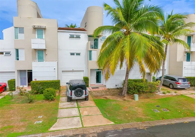 Photo 1 of Townhouse for sale at 39 Villas De Golf Este #39, Dorado, PR 00646 | MLS# PR9124882 | Listing updated on 2026-10-10