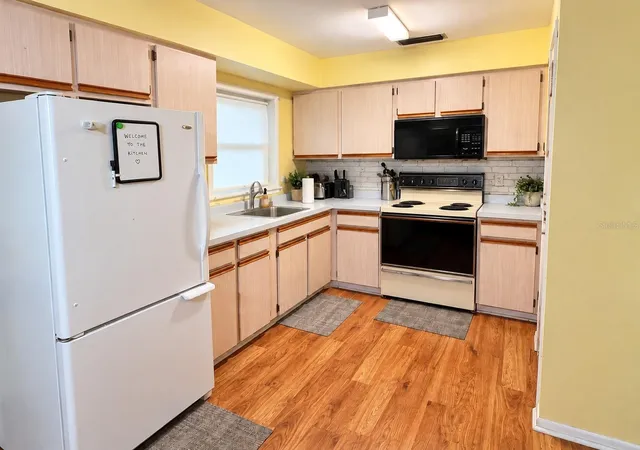 Photo 3 of Single family home for sale at 1912 W Skyline Dr, Clearwater, FL 33763 | MLS# TB8556879 | Listing updated on 2026-10-11