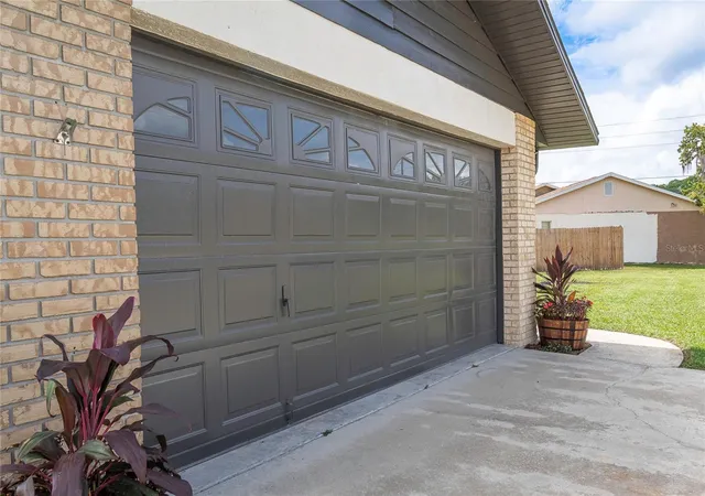 Photo 4 of Single family home for sale at 1911 N Portillo Dr, Deltona, FL 32738 | MLS# V4951763 | Listing updated on 2026-10-10