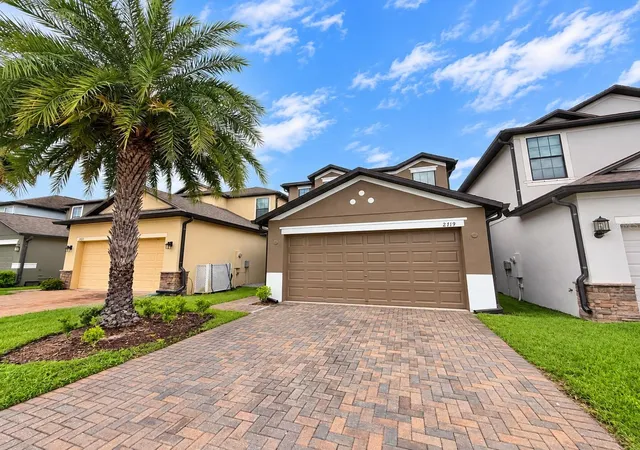 Photo 2 of Single family home for sale at 2719 Garden Fls Dr, Brandon, FL 33511 | MLS# TB8556883 | Listing updated on 2026-10-10