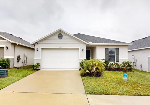 Photo 2 of Single family home for sale at 1127 Seedorf Dr, Winter Haven, FL 33881 | MLS# O6448944 | Listing updated on 2026-10-14