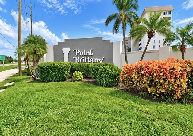 Photo 3 of Condo for sale at 5200 Brittany Dr S #606, Saint Petersburg, FL 33715 | MLS# TB8556906 | Listing updated on 2026-10-12
