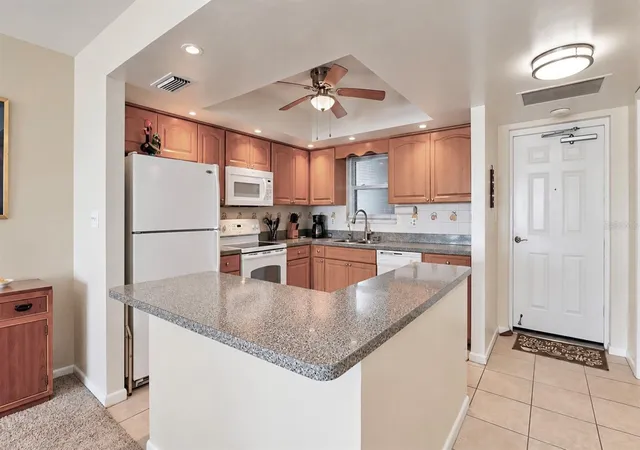 Photo 4 of Condo for sale at 5200 Brittany Dr S #606, Saint Petersburg, FL 33715 | MLS# TB8556906 | Listing updated on 2026-10-12