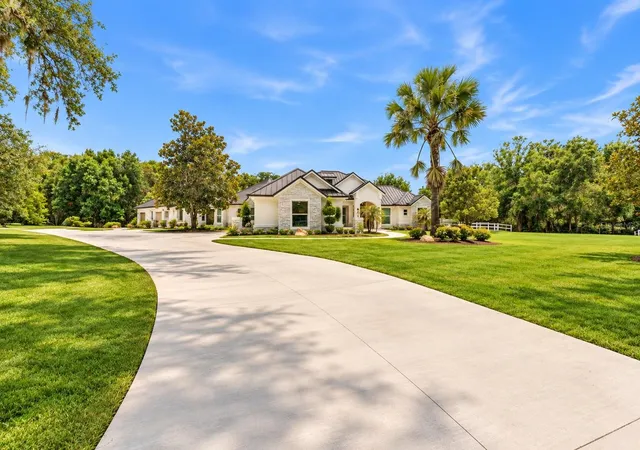 Photo 3 of Single family home for sale at 11526 Trotting Dl Dr, Odessa, FL 33556 | MLS# TB8556909 | Listing updated on 2026-10-29