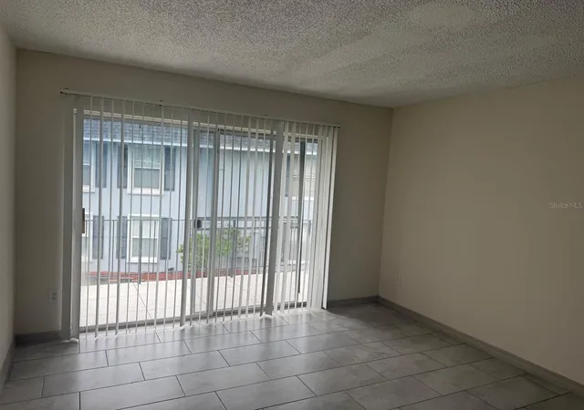 Photo 2 of Condo for sale at 941 W Oak Ridge Rd #D, Orlando, FL 32809 | MLS# S5159296 | Listing updated on 2026-10-17