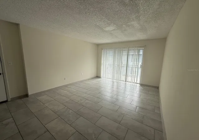 Photo 3 of Condo for sale at 941 W Oak Ridge Rd #D, Orlando, FL 32809 | MLS# S5159296 | Listing updated on 2026-10-17