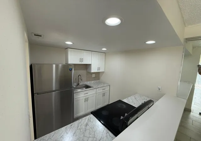 Listing Photo 4 - Condo for sale in building located at 941 W Oak Ridge Rd, Orlando, FL 32809 - Unit #D