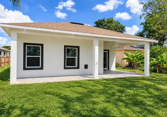 Photo 3 of Single family home for sale at 4612 Carter St, Orlando, FL 32811 | MLS# O6448963 | Listing updated on 2026-10-11