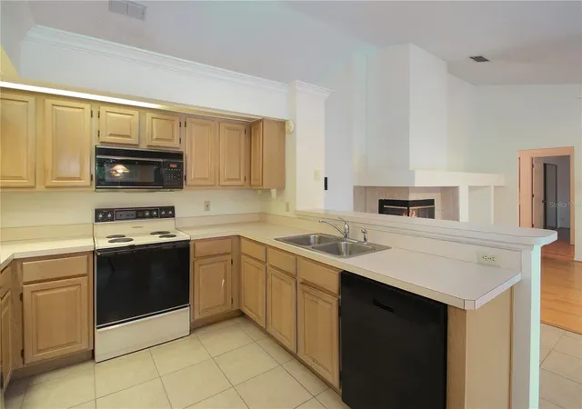 Photo 4 of Single family home for sale at 3924 Lake Mirage Blvd, Orlando, FL 32817 | MLS# O6448966 | Listing updated on 2026-10-16
