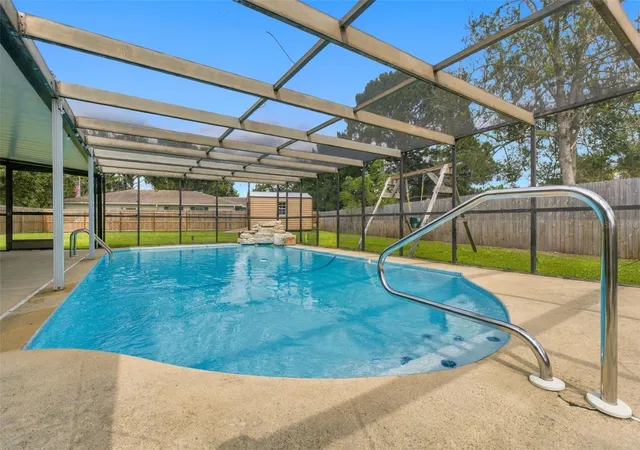 Photo 3 of Single family home for sale at 9526 Bayside Ct, Spring Hill, FL 34608 | MLS# W7890238 | Listing updated on 2026-10-11