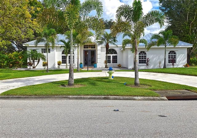Photo 2 of Single family home for sale at 8309 Misty Lake Cir, Sarasota, FL 34241 | MLS# TB8556923 | Listing updated on 2026-10-11