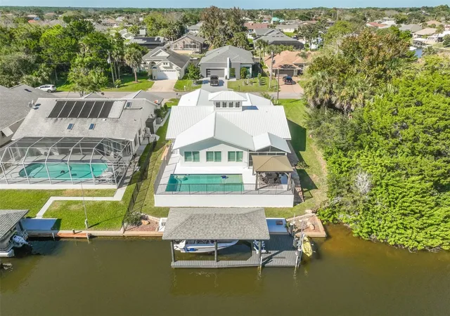 Photo 4 of Single family home for sale at 8 Crossgate Ct E, Palm Coast, FL 32137 | MLS# R4912143 | Listing updated on 2026-10-30