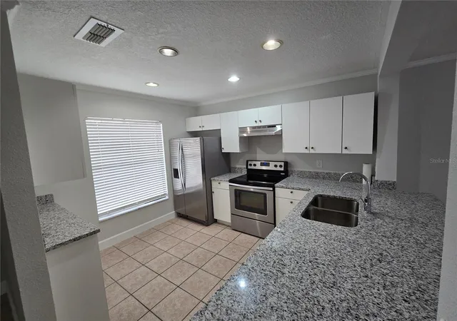 Listing Photo 1 - Condo for sale in building located at 1611 Shady Ridge Ct, ORLANDO, FL 32807 - Unit #260