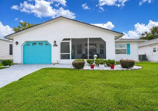 Photo 1 of Sale Pending at 3273 Pebble Bnd Dr, Lakeland, FL 33810 | MLS# L4965701 | Listing updated on 2026-10-27