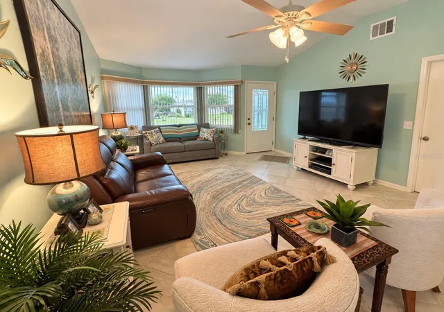 Photo 3 of Sale Pending at 3273 Pebble Bnd Dr, Lakeland, FL 33810 | MLS# L4965701 | Listing updated on 2026-10-27
