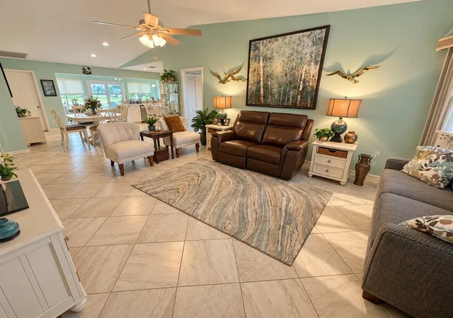 Photo 4 of Sale Pending at 3273 Pebble Bnd Dr, Lakeland, FL 33810 | MLS# L4965701 | Listing updated on 2026-10-27