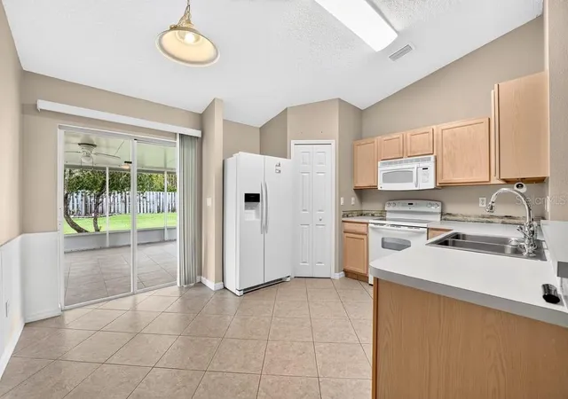 Photo 3 of Single family home for sale at 2316 Willow Oak Dr, Edgewater, FL 32141 | MLS# O6448993 | Listing updated on 2026-10-11