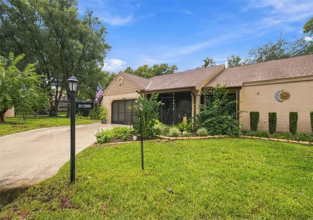 Photo 3 of Single family home for sale at 6694 Pin Oak Ct, Spring Hill, FL 34606 | MLS# W7890239 | Listing updated on 2026-10-11