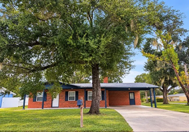 Single family home for sale at 305 W Wellington Dr, LAKELAND, FL 33813 | MLS# S5159308