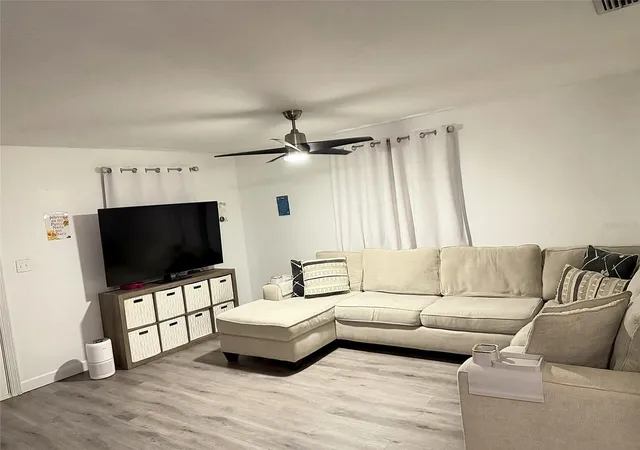 Photo 2 of Single family home for sale at 305 W Wellington Dr, Lakeland, FL 33813 | MLS# S5159308 | Listing updated on 2026-10-11