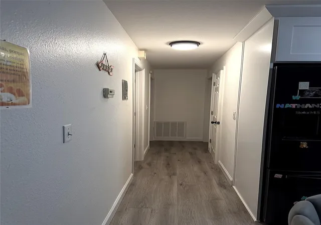 Photo 4 of Single family home for sale at 305 W Wellington Dr, Lakeland, FL 33813 | MLS# S5159308 | Listing updated on 2026-10-11