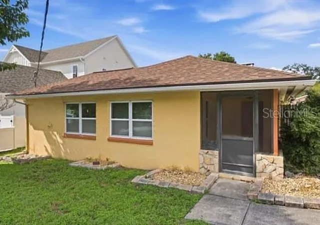 Photo 1 of Single family home for sale at 17 Jeff Rd, Largo, FL 33774 | MLS# TB8556960 | Listing updated on 2026-10-12