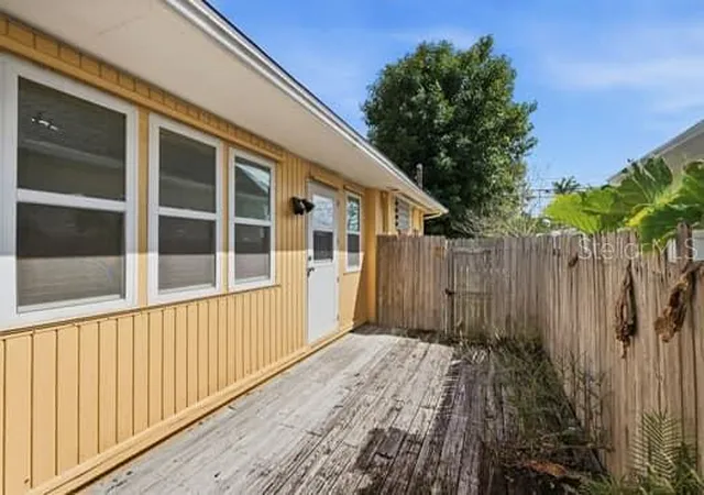 Photo 3 of Single family home for sale at 17 Jeff Rd, Largo, FL 33774 | MLS# TB8556960 | Listing updated on 2026-10-12