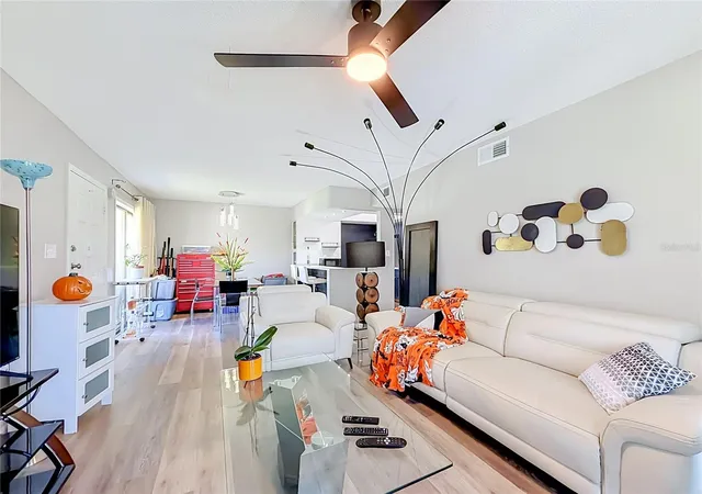 Listing Photo 4 - Condo for sale in building located at 1935 Conway Rd, Orlando, FL 32812 - Unit #F5