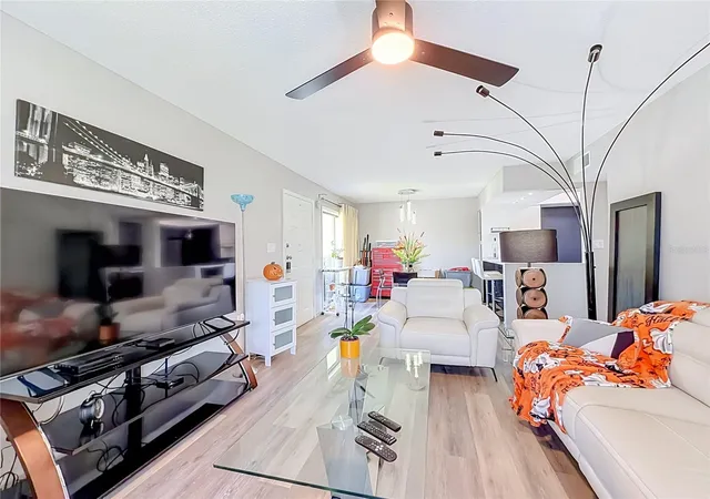 Listing Photo 5 - Condo for sale in building located at 1935 Conway Rd, Orlando, FL 32812 - Unit #F5
