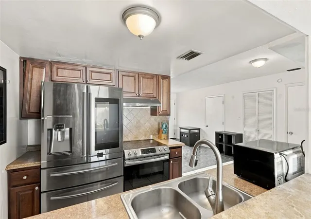 Photo 3 of Single family home for sale at 631 Jasmine Rd, Casselberry, FL 32707 | MLS# O6449012 | Listing updated on 2026-10-11