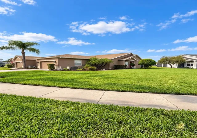 Photo 3 of Single family home for sale at 21129 Diamonte Dr, Land O Lakes, FL 34637 | MLS# W7890242 | Listing updated on 2026-10-13