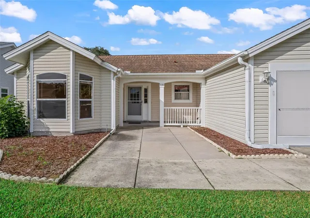 Photo 2 of Single family home for sale at 930 Ramos Dr, Lady Lake, FL 32159 | MLS# G5118929 | Listing updated on 2026-10-11