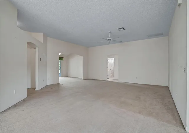 Photo 3 of Single family home for sale at 930 Ramos Dr, Lady Lake, FL 32159 | MLS# G5118929 | Listing updated on 2026-10-11