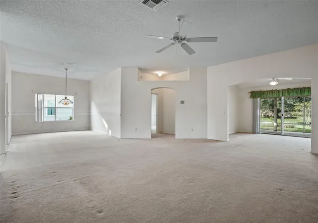 Photo 4 of Single family home for sale at 930 Ramos Dr, Lady Lake, FL 32159 | MLS# G5118929 | Listing updated on 2026-10-11