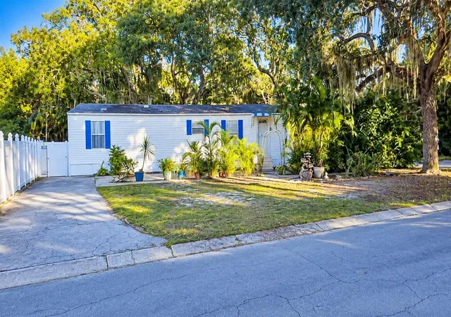 Manufactured home for sale at 1301 Live Oak Pkwy, TARPON SPRINGS, FL 34689 | MLS# W7890243