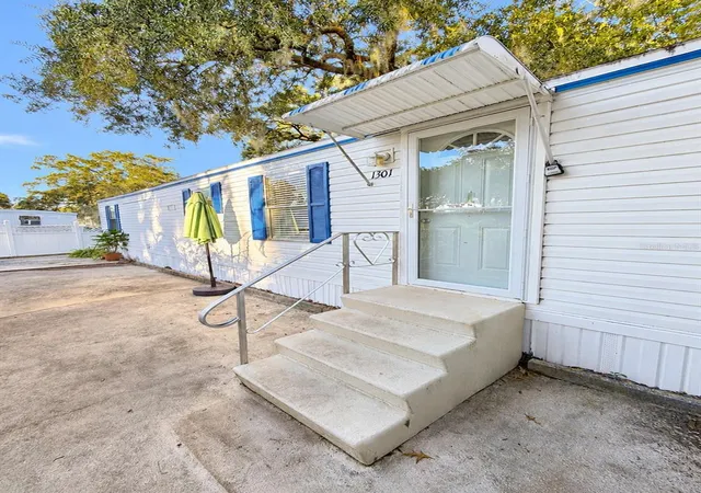 Photo 1 of Manufactured home for sale at 1301 Live Oak Pkwy, Tarpon Springs, FL 34689 | MLS# W7890243 | Listing updated on 2026-10-20