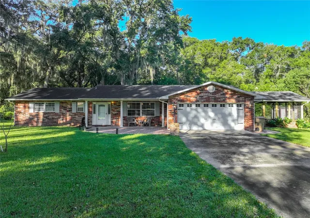 Photo 4 of Single family home for sale at 35933 Clear Lake Cir, Eustis, FL 32736 | MLS# G5118931 | Listing updated on 2026-10-18