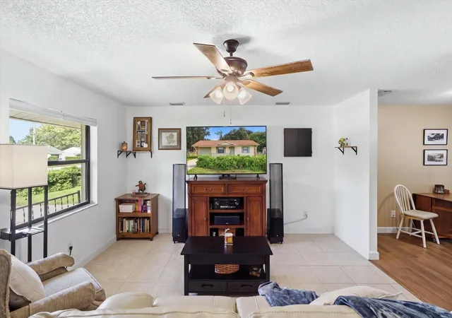 Photo 4 of Single family home for sale at 23 Pine Tr, Ocala, FL 34472 | MLS# OM733825 | Listing updated on 2026-10-13