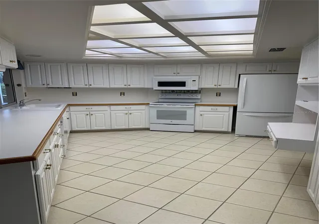 Photo 3 of Single family home for sale at 1120 Lake Point Ter, Lakeland, FL 33813 | MLS# L4965703 | Listing updated on 2026-10-29