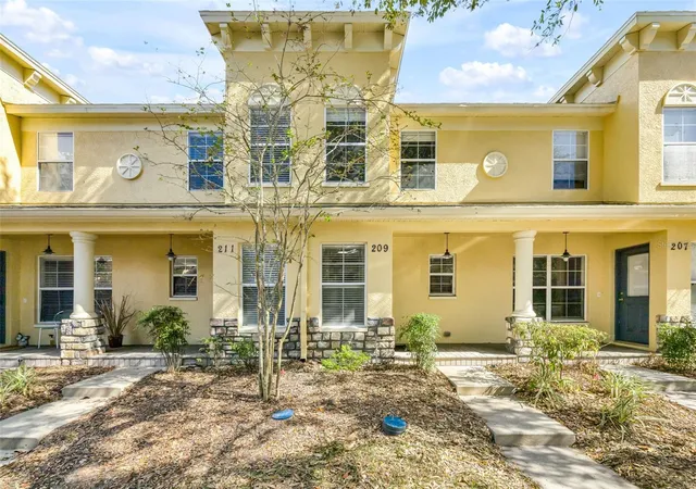 Photo 3 of Townhouse for sale at 209 Draw Brg Ln, Valrico, FL 33594 | MLS# TB8556977 | Listing updated on 2026-10-11