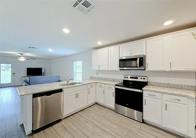 Photo 4 of Single family home for sale at 12951 Del Lago Dr, Astatula, FL 34705 | MLS# O6449032 | Listing updated on 2026-10-11