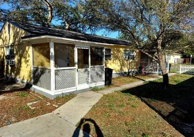 Photo 4 of House for sale at 1139 40th Street S, Saint Petersburg, FL 33711 | MLS# TB8556986 | Listing updated on 2026-10-21