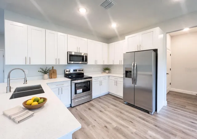 Photo 3 of Single family home for sale at 979 East Pkwy, Deland, FL 32724 | MLS# S5159319 | Listing updated on 2026-10-11