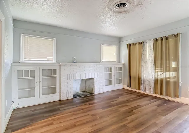 Photo 4 of Single family home for sale at 1148 Gilmore Ave, Lakeland, FL 33805 | MLS# TB8556991 | Listing updated on 2026-10-27